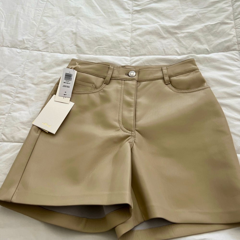 Aritzia vegan leather shorts, 00, never worn!